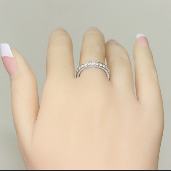 NEW Luxury 18k White Gold Diamond Wedding Band - Picture 5 of 9